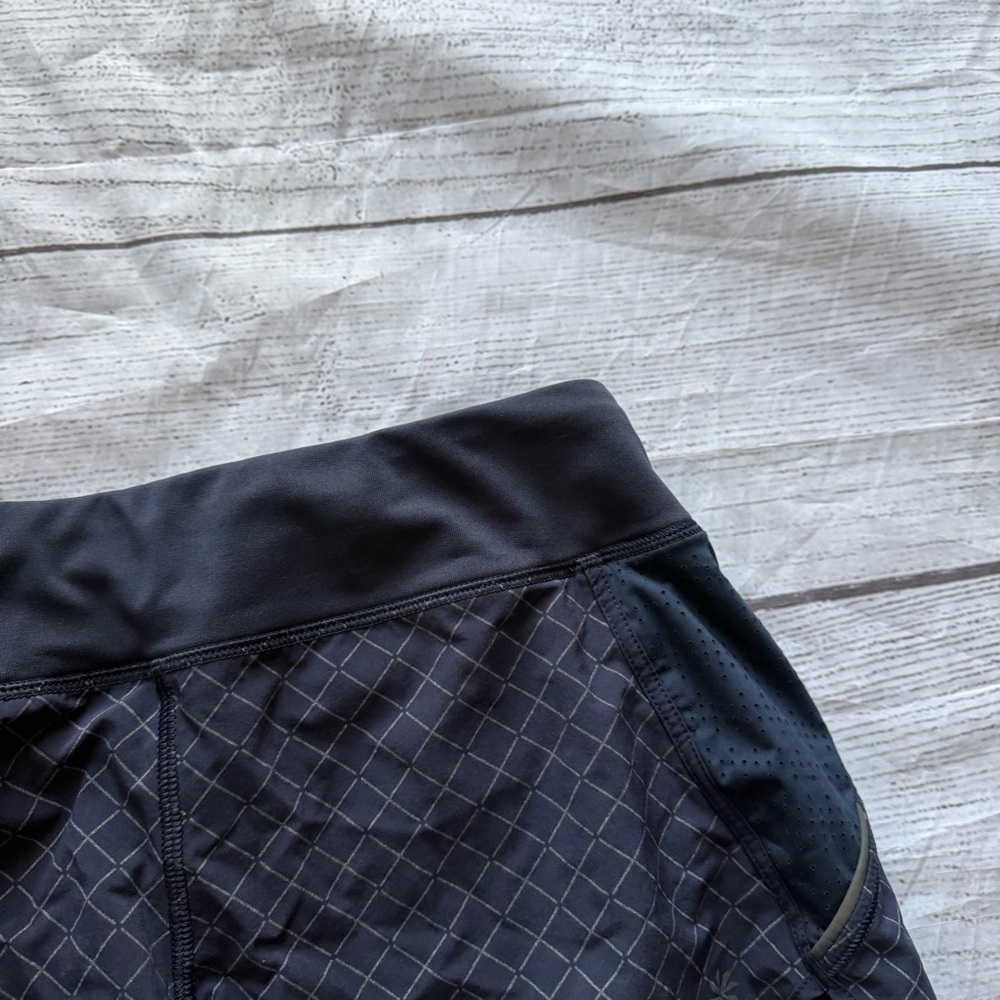 Athleta Size Small Navy Blue Diamond Track This Run Shorts Reflective - Picture 6 of 13